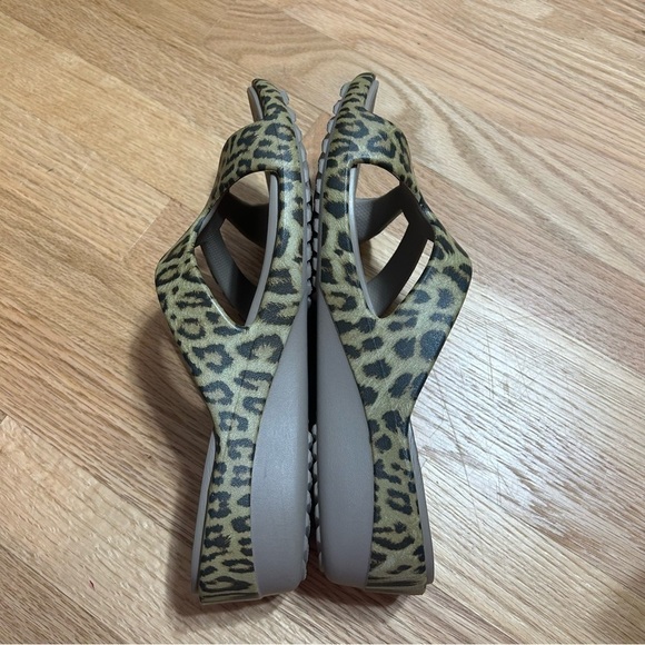 Crocs Sanrah Animal Print Wedge Sandals Sz 10 Women’s Cheetah Leopard - Picture 5 of 7